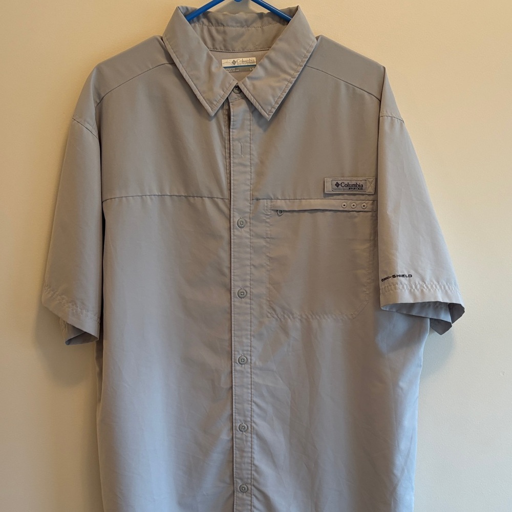 Columbia PFG Light Gray Button-Up Shirt
